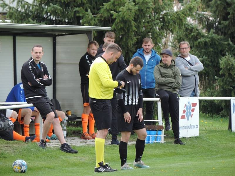 Malšovice - Třebeš B 2:4 (0:3).