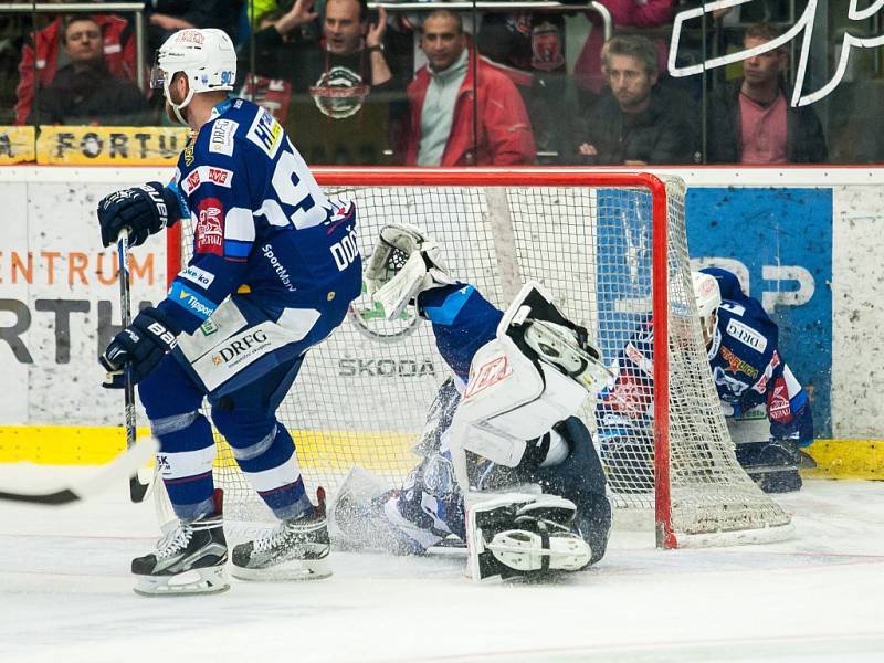 Semifinále Generali play off hokejové extraligy: Mountfield HK - HC Kometa Brno.