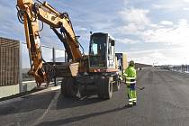 Na bezmála 12kilometrovém úseku finišují dokončovací práce.