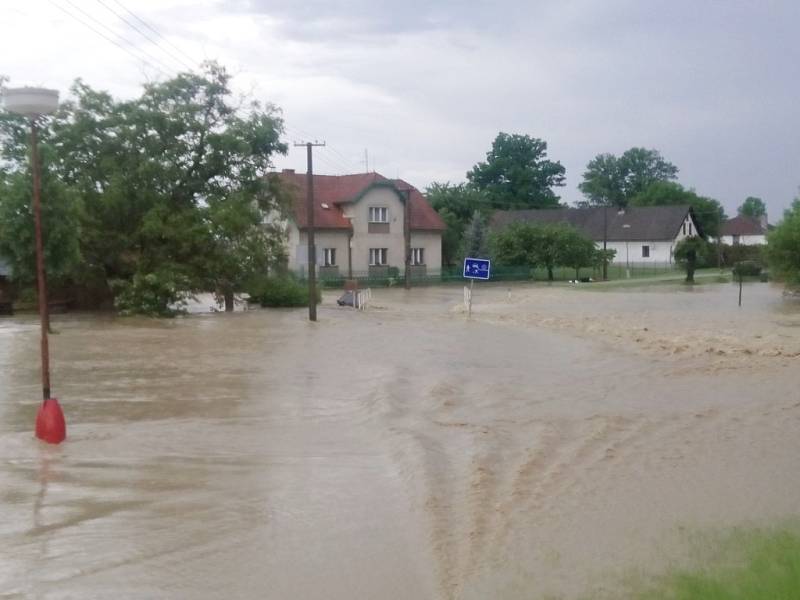 Záplavy v okolí Třebechovic pod Orebem.