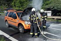 Auto hořelo na Rašínově třídě v Hradci Králové.