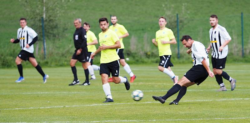 Okresní přebor: Vysoká nad Labem B (v pruhovaném) - Chlumec nad Cidlinou C 1:5.