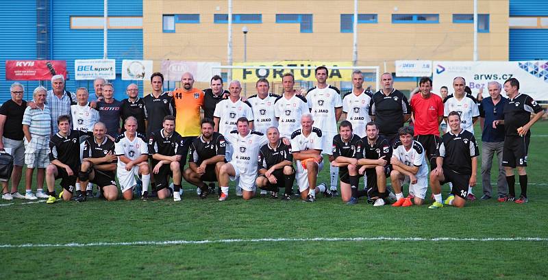 Exhibiční fotbalové utkání starých gard Sokol Třebeš versus FC Hradec Králové.