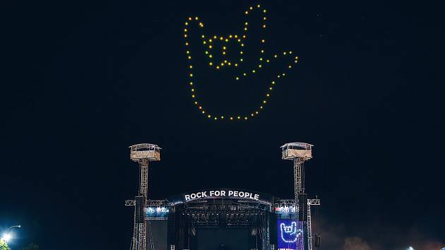 Páteční program hradeckého hudebního festivalu Rock for People 2023 byl opět pestrý.