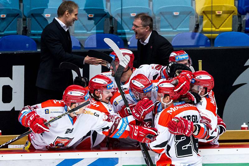 Předkolo hokejového Generali play off Tipsport extraligy: Mountfield HK - HC Energie Karlovy Vary.