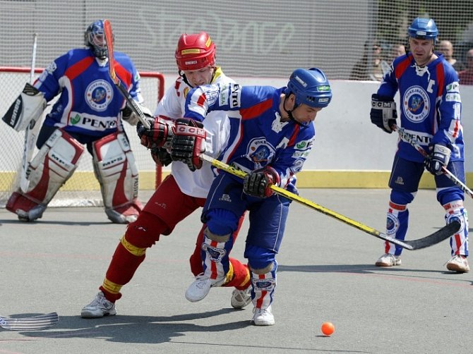 Hokejbal, semifinále play off: Hradec - Most (4. zápas, 2. května 2009)