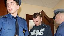 Obžalobě ze spáchání trestného činu pokusu vraždy čelí u hradeckého krajského soudu čtyřicetiletý Radek Černý.