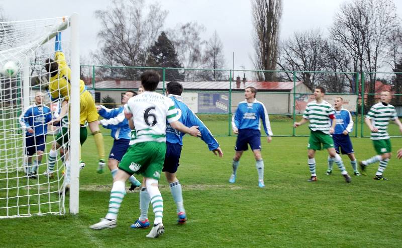 Krajský přebor ve fotbale: FC Olympia Hradec Králové - FK Chlumec nad Cidlinou.