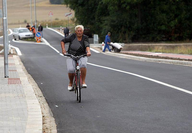 V Nechanicích vzniká 19 parkovacích míst v Palackého ulici při její současné rekonstrukci. Obnovuje se i 25 míst na náměstí.