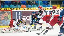 Hokejová extraliga: Mountfield HK - Bílí Tygři Liberec.