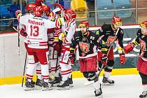 Hokejová extraliga: Mountfield HK - HC Oceláři Třinec.