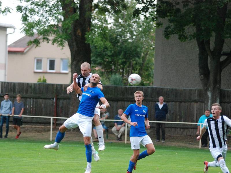 Krajský přebor ve fotbale: TJ Lázně Bělohrad - FK Chlumec nad Cidlinou.