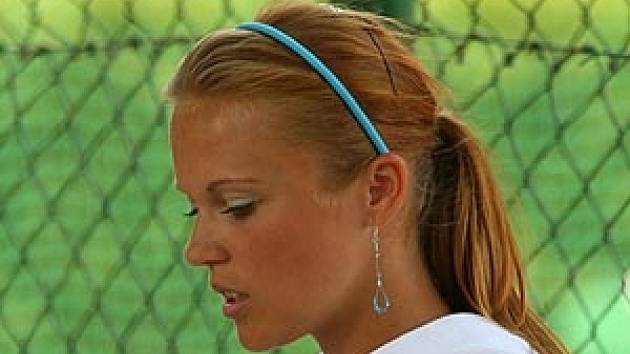 Lucie Makrlíková postoupila do druhého kola.