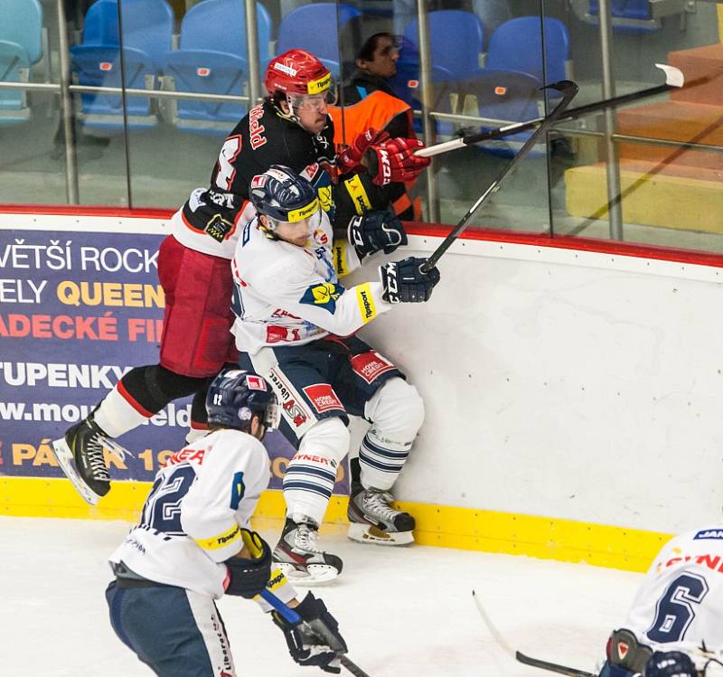 Hokejová extraliga: Mountfield HK - Bílí Tygři Liberec.