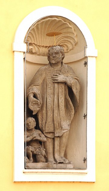 Socha sv. Františka Xaverského na hradeckém Velkém náměstí.