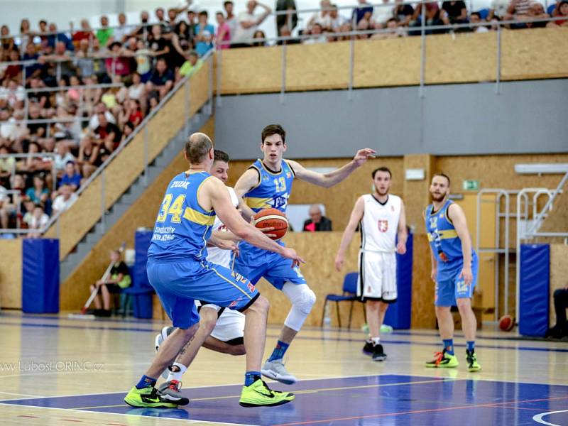 Baráž o Kooperativa NBL: Královští sokoli Hradec Králové - Jindřichův Hradec.