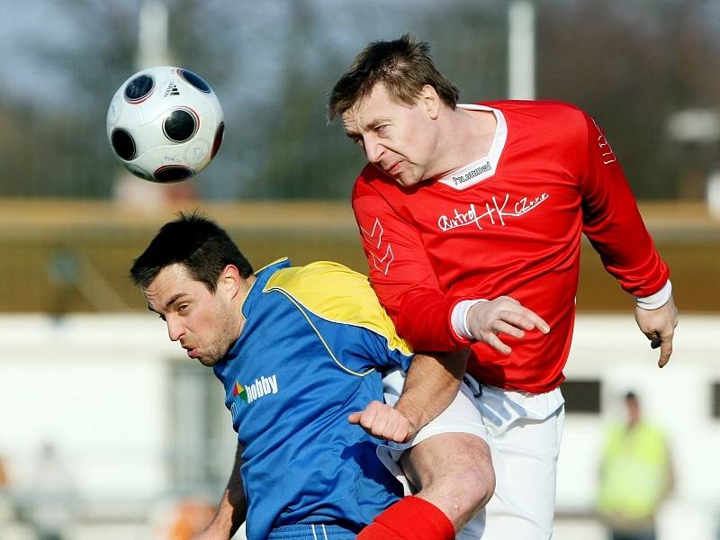 Fotbal, krajský přebor: Nový Hradec - Česká Skalice (21. března 2009).