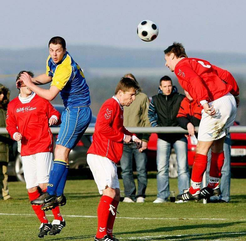 Fotbal, krajský přebor: Nový Hradec - Česká Skalice (21. března 2009).