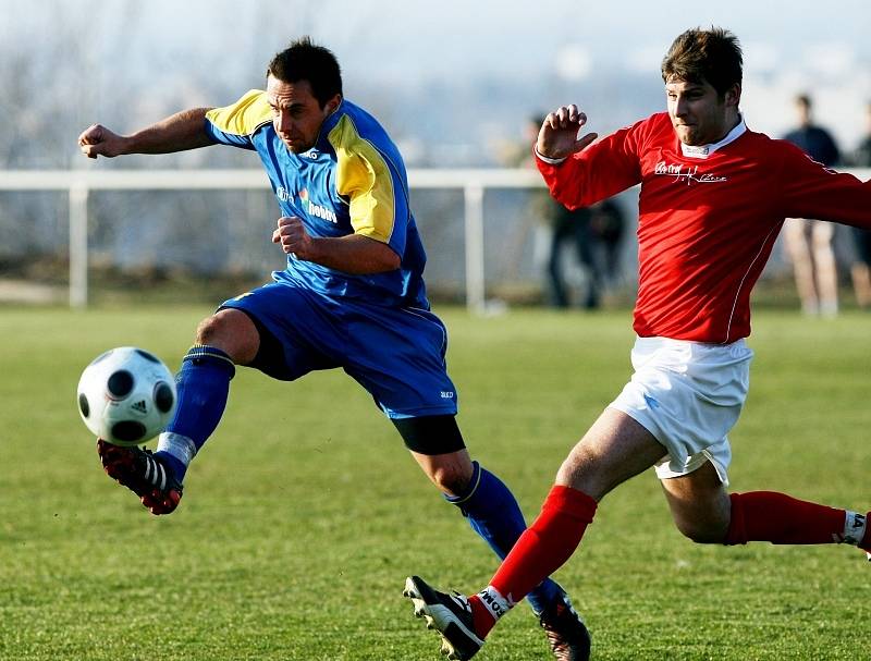 Fotbal, krajský přebor: Nový Hradec - Česká Skalice (21. března 2009).