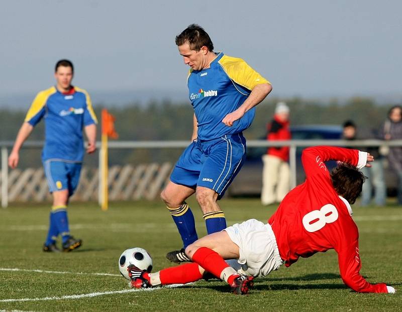 Fotbal, krajský přebor: Nový Hradec - Česká Skalice (21. března 2009).