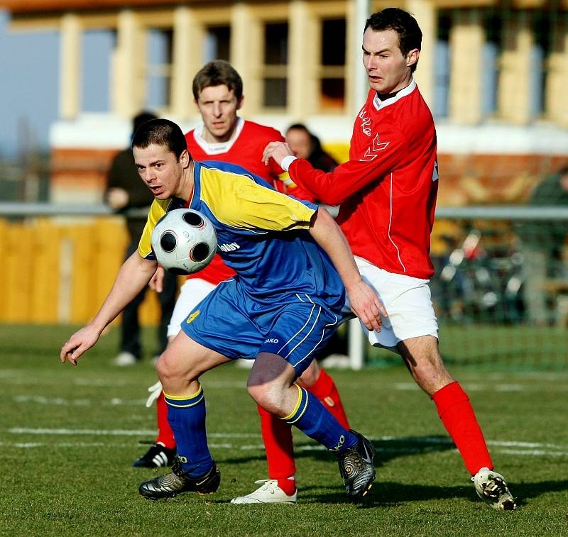 Fotbal, krajský přebor: Nový Hradec - Česká Skalice (21. března 2009).