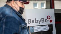 Modernizovaný Baby box byl instalován na záchranné službě v Hradci Králové. Představil ho i zakladatel babyboxu Ludvík Hess