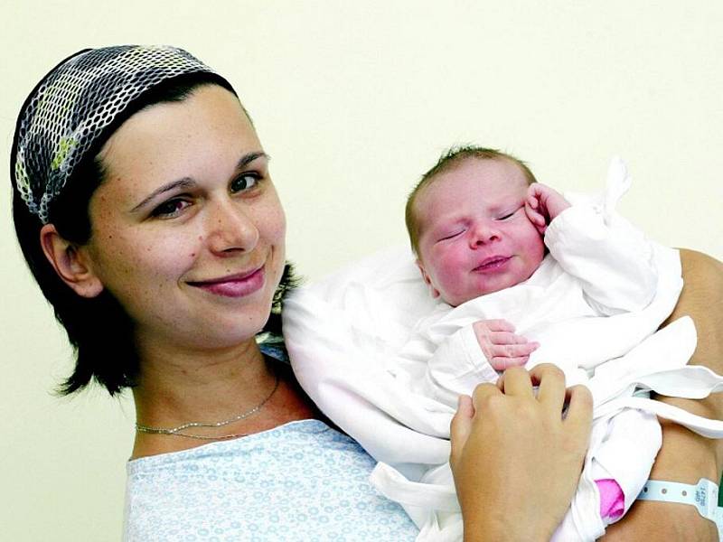 Aneta Kónyová se narodila  23. srpna v 06.55 hodin. Měřila 49 centimetrů a vážila  3, 43 kilogramu . Bydlet bude s  maminkou Michalou Kónyovou, tatínkem Romanem Kónyou a sestrou Nikolou v Hradci Králové.