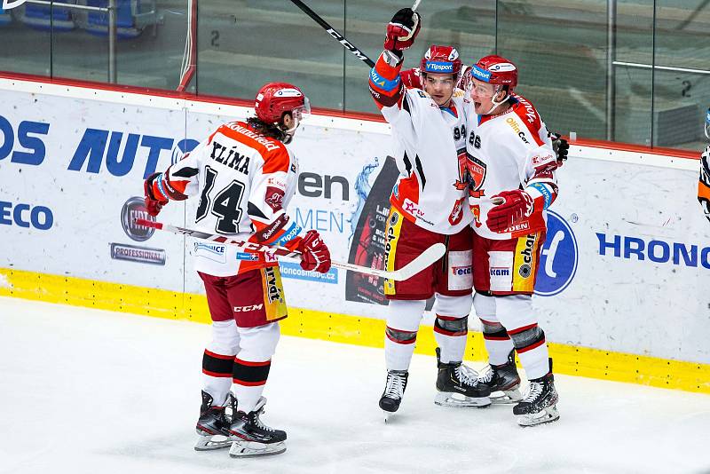Předkolo hokejového Generali play off Tipsport extraligy: Mountfield HK - HC Energie Karlovy Vary.