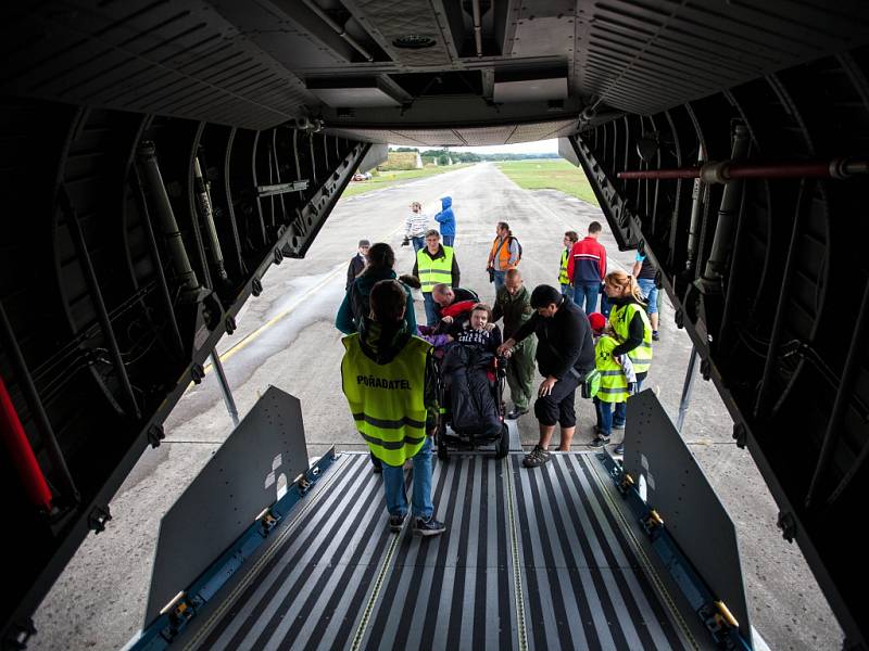 Akce Open Skies for Handicapped na královéhradeckém letišti.