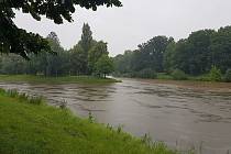 Silný déšť trápí i Hradec. V Salónu republiky hrozí povodně. Foto: Martin Doležal