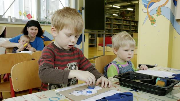 Akce Modrý den s Danetou u příležitosti Mezinárodního dne autistů v prostorách Knihovny města Hradec Králové.