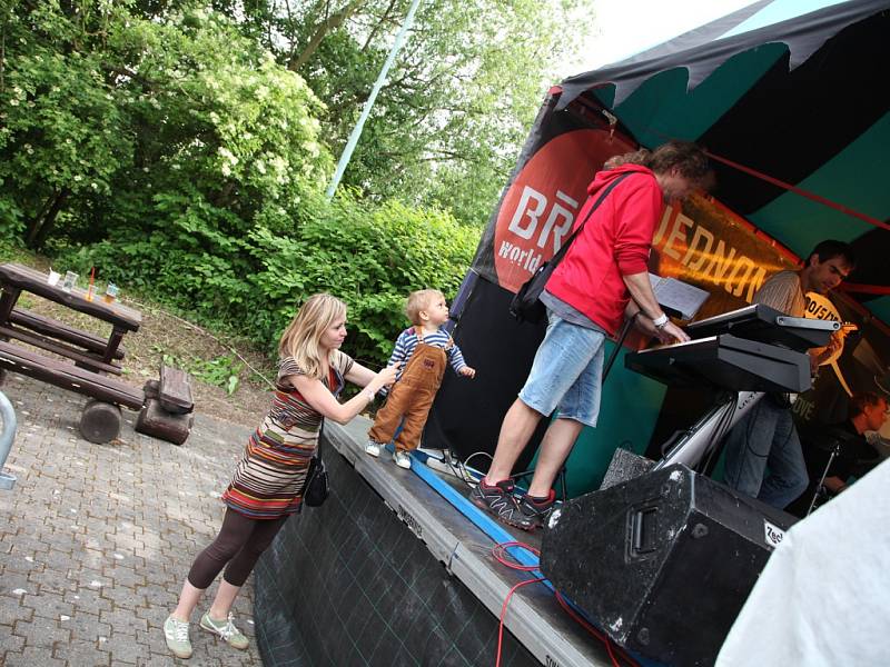 Hudební festival Na jednom břehu v Hradci Králové.