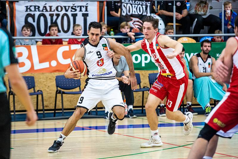 Basketbalová Kooperativa NBL: Kingspan Královští sokoli Hradec Králové - BK JIP Pardubice.