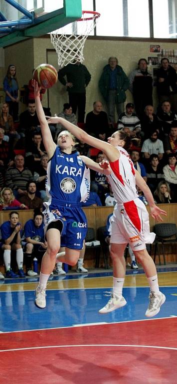 Ženská basketbalová liga: Sokol Hradec Králové - Kara Trutnov.