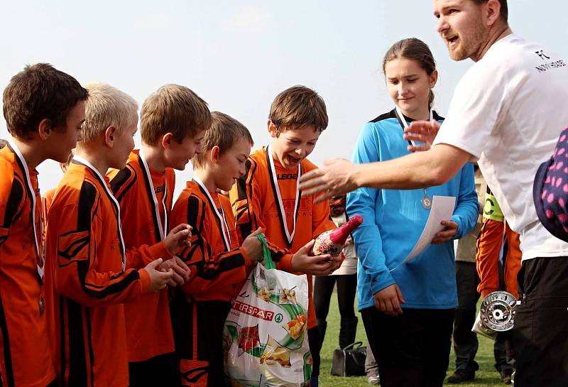 Fotbalový turnaj starších přípravek O pohár kapitána na Novém Hradci Králové.