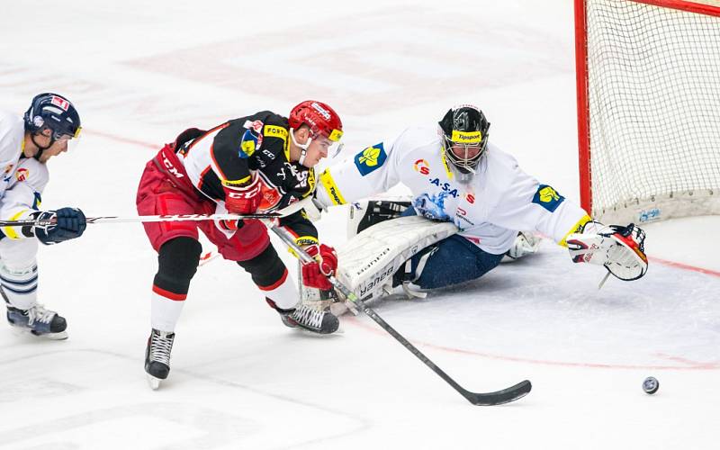 Tipsport extraliga ledního hokeje: Mountfield HK - Bílí Tygři Liberec.