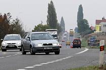 Nebezpečné místo na tahu Hradec Králové - Jičín pro řidiče, kteří odbočují na Všestary.