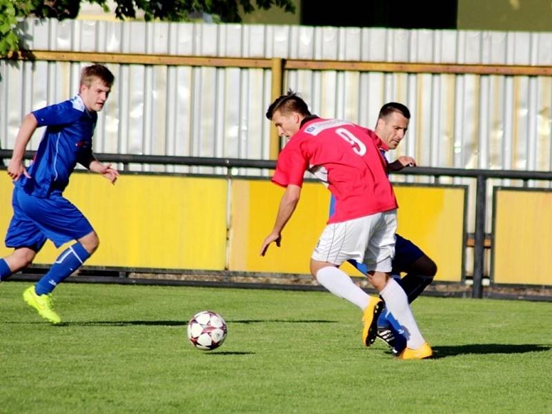 Krajský přebor ve fotbale: SK Červený Kostelec - SK Libčany.