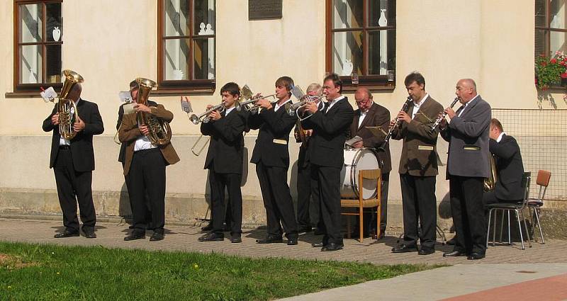 Absolventi školy se opět setkali v Praskačce (18. září 2010).