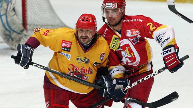 Play off I. hokejové ligy - 4. čtvrtfinále: HC VCES Hradec Králové - HC Dukla Jihlava.