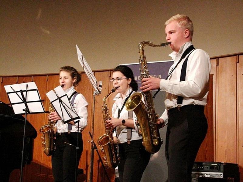 Koncert Střezina GALA hudebního oboru hradecké ZUŠ v přednáškovém sále Muzea východních Čech.