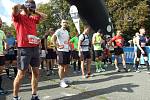 Krásné počasí přálo běžcům při nedělním Hradeckém maratonu a půlmaratonu.