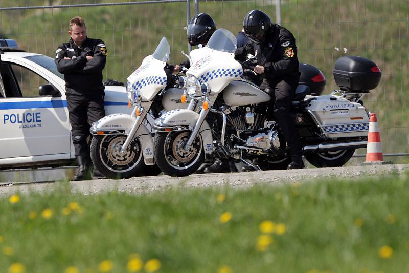 Strážníci v Hradci dostali nové motorky: Harley Davidson o obsahu 1700 cmm.