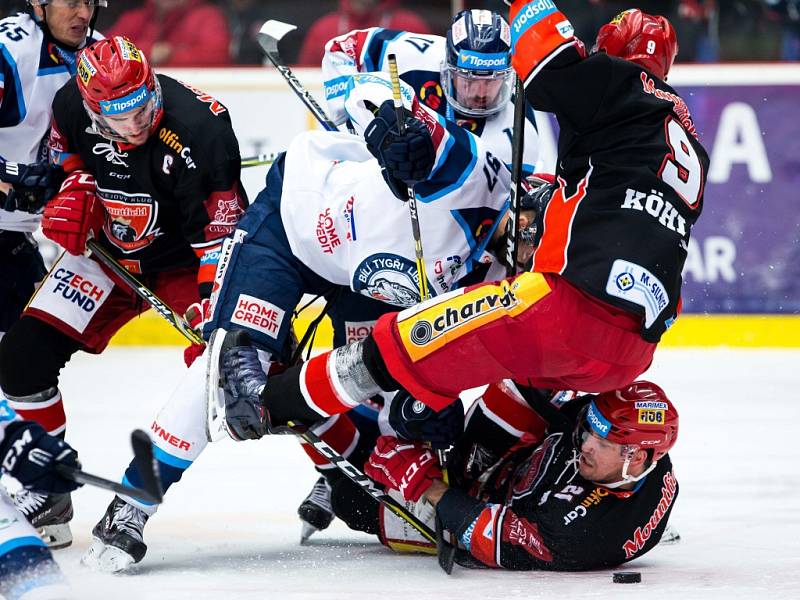 Hokejová extraliga: Mountfield HK - Bílí Tygři Liberec.