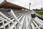 Rekonstruovaná východní tribuna královéhradeckého fotbalového stadionu.