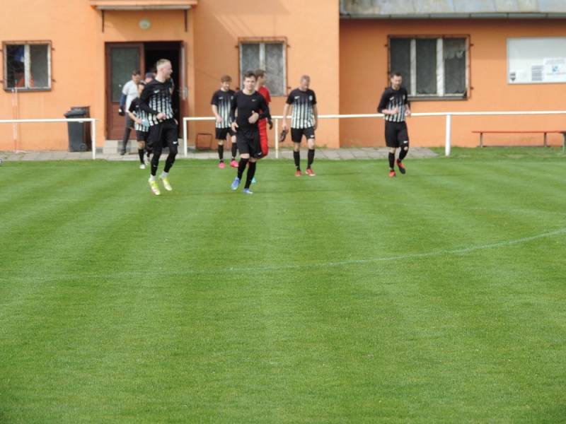 Malšovice - Třebeš B 2:4 (0:3).