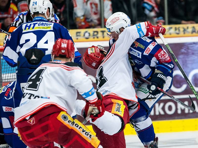 Semifinále Generali play off hokejové extraligy: Mountfield HK - HC Kometa Brno.