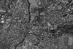 Letecké snímky centra Hradce Králové a okolí. Centrum města v roce 1989.