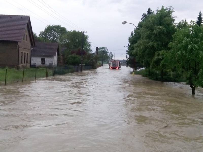 Záplavy v okolí Třebechovic pod Orebem.