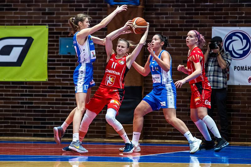 Ženská basketbalová liga: Sokol Nilfisk Hradec Králové - BK Loko Trutnov.